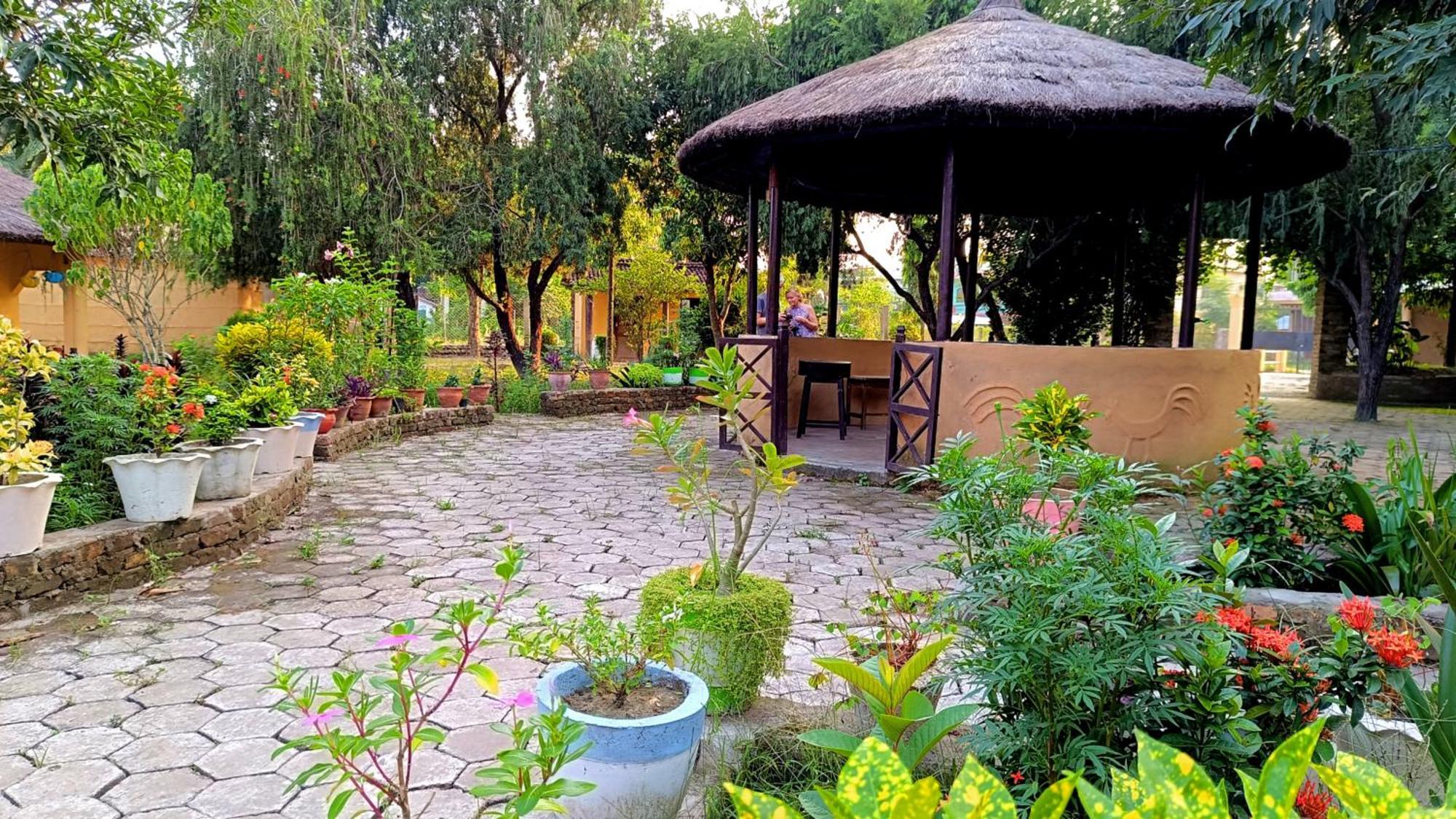 Mr. B'S Place Bardiya Екстер'єр фото