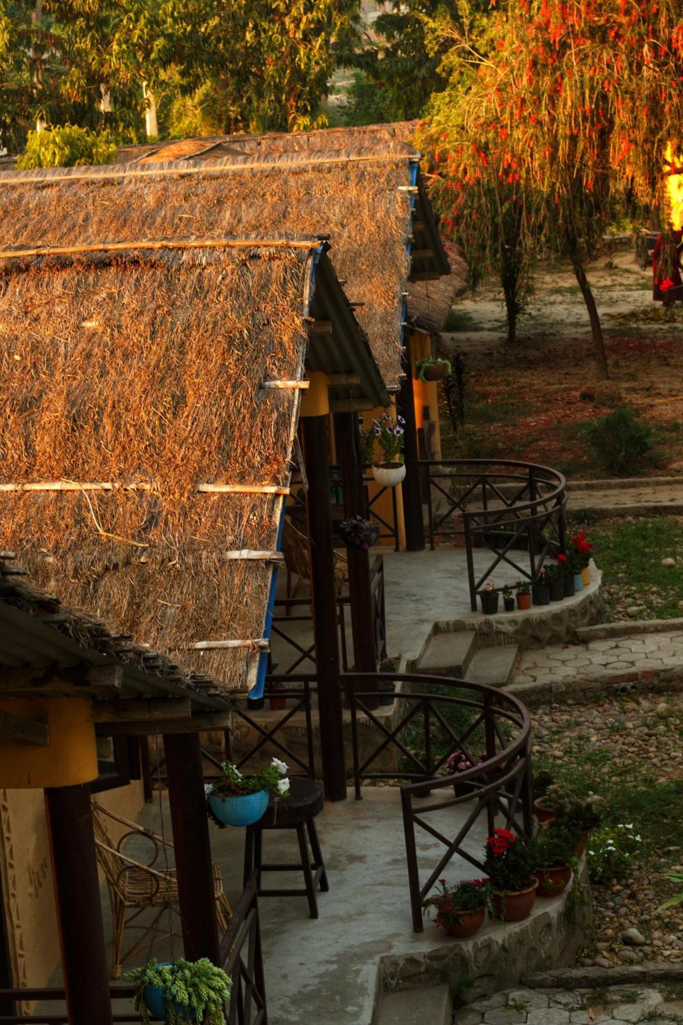 Mr. B'S Place Bardiya Екстер'єр фото