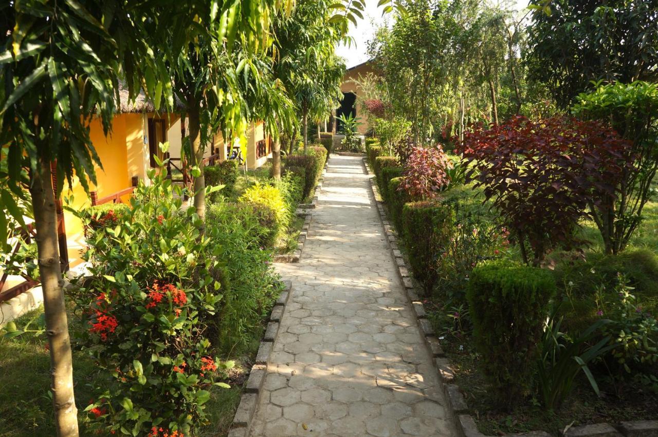 Mr. B'S Place Bardiya Екстер'єр фото